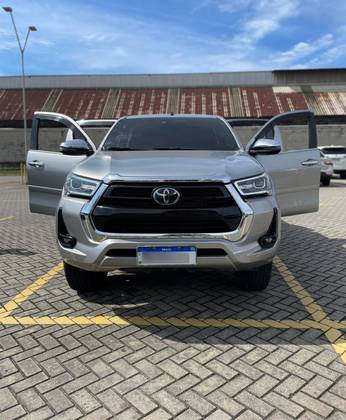 TOYOTA HILUX 2.8 D-4D TURBO DIESEL CD SRX 4X4 AUTOMÁTICO